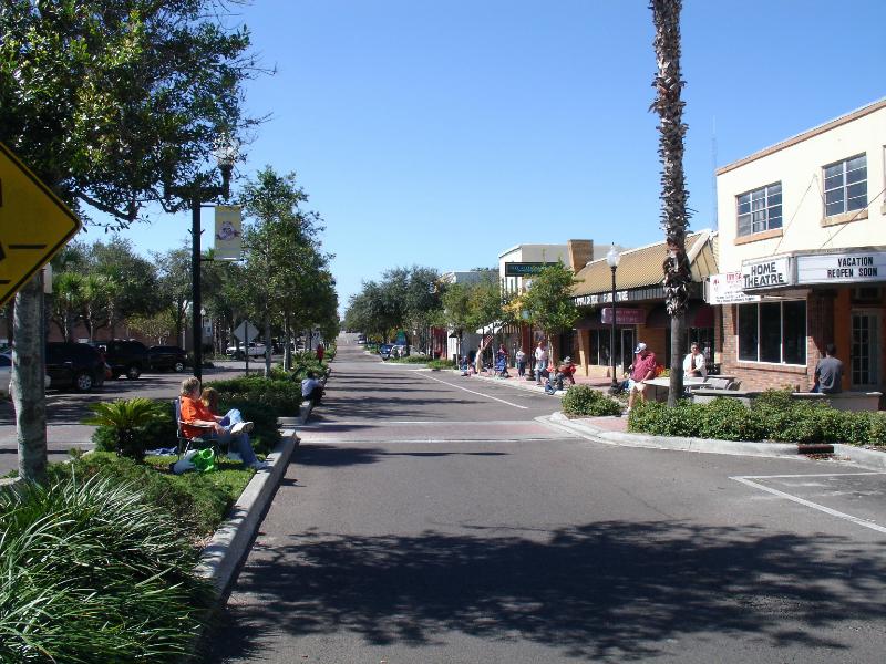 20111021123119A.jpg -   Beautiful downtown Zephyrhills, 5th Ave looking West - the parade route  